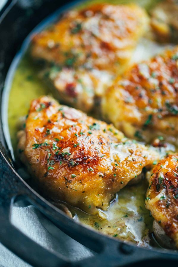 Skillet Chicken with Bacon and White Wine Sauce 