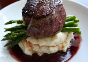 Pan Seared Filet Mignon with Red Wine Sauce