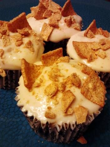 RumChata Cupcakes with Dulce de Leche Cream Cheese Frosting